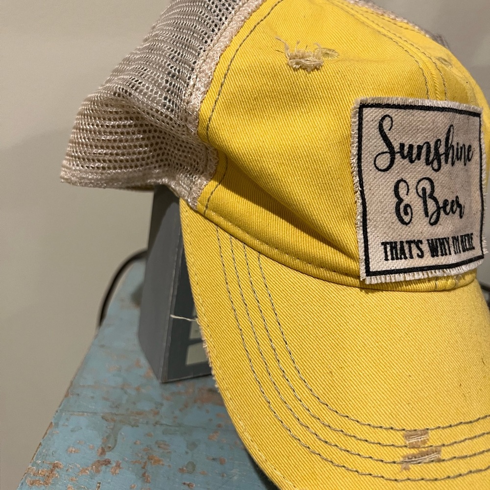 Sunshine and Beer that’s why I am here baseball cap